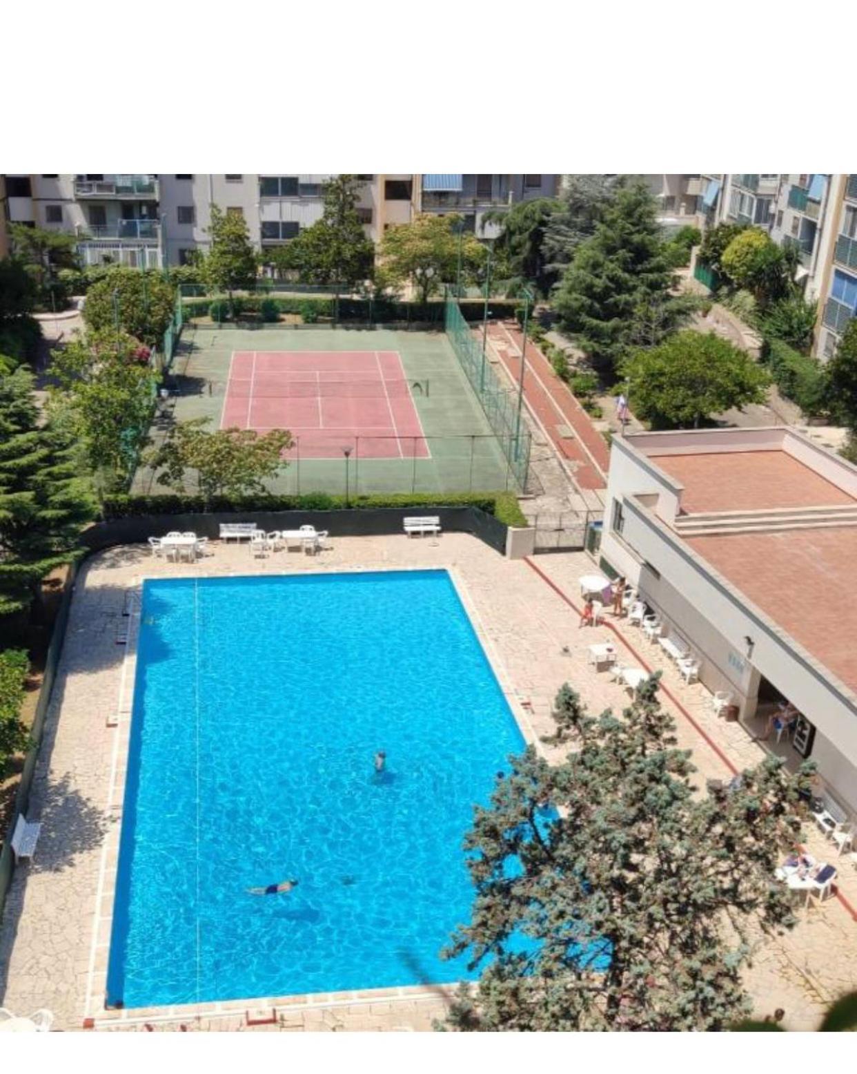 Luxus P4T Family 3 Bedroom With Pool, Tennis Court And Sauna Brindisi Bagian luar foto